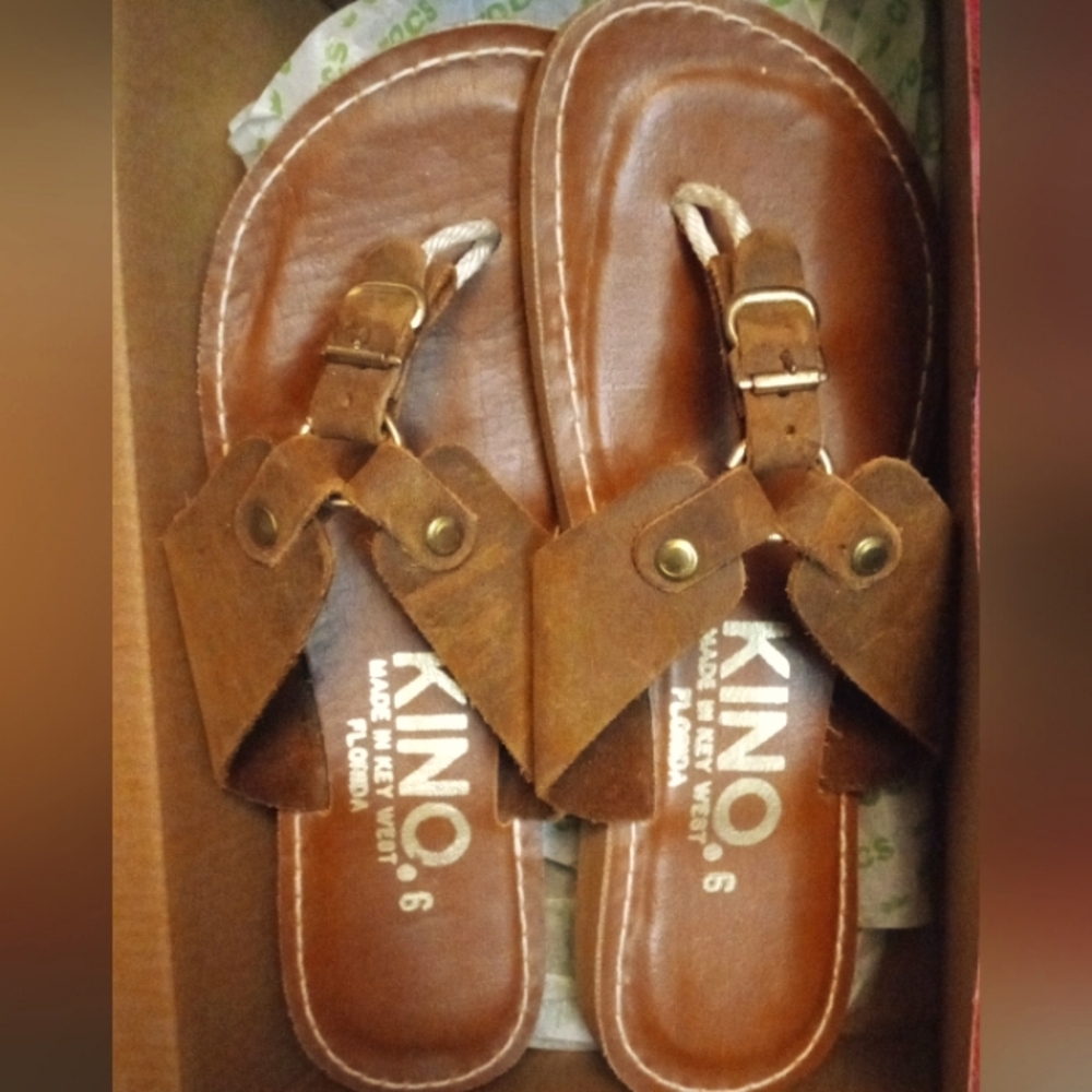 Cute brown leather kinos size 6